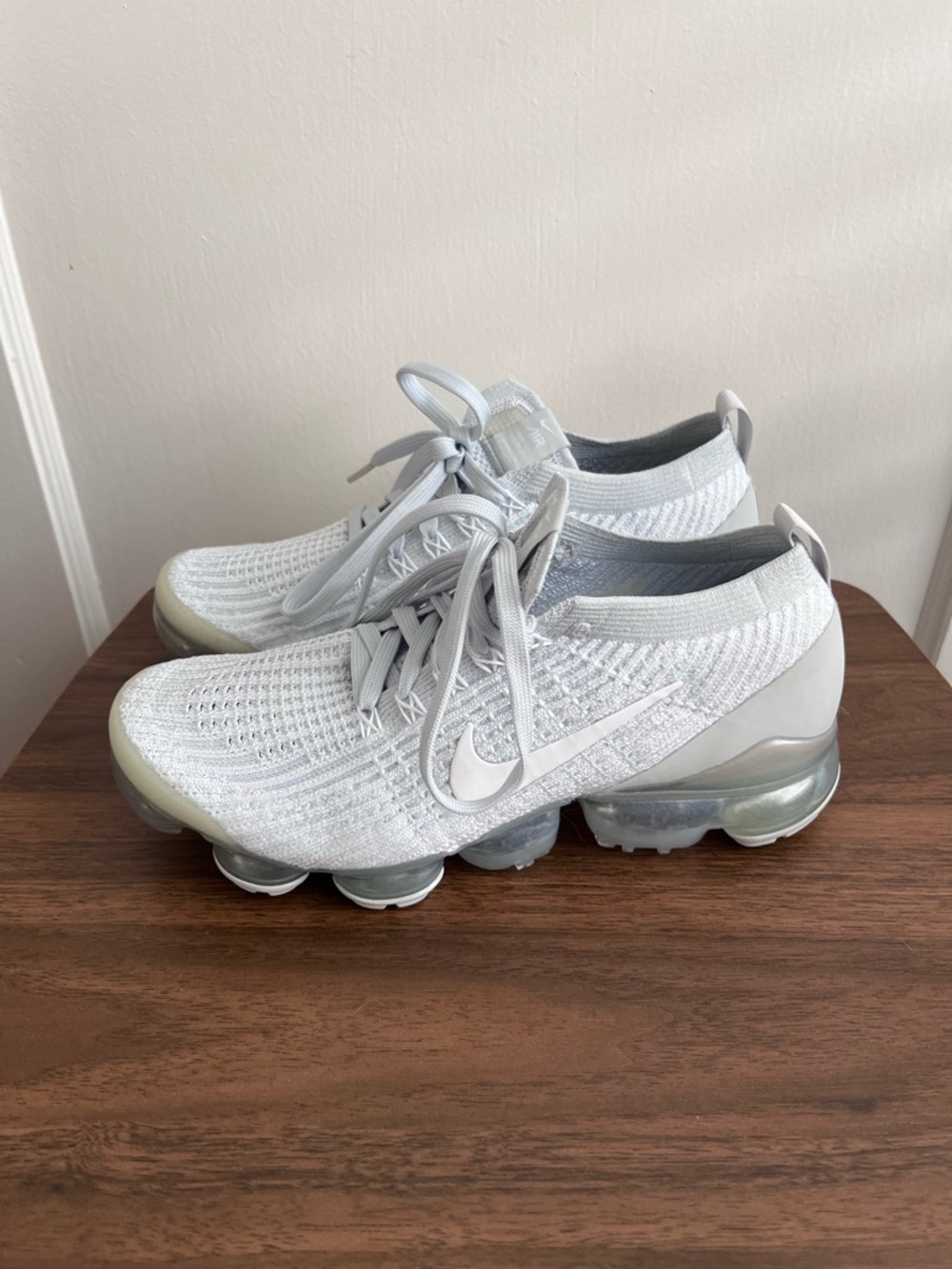 Nike VaporMax Flyknit in White and Silver NWOB - Picture 3 of 7